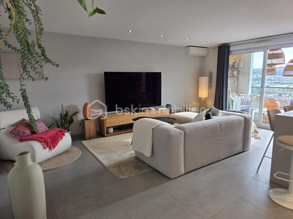Nice – Corniche Fleurie | 3 pièces 66 m² | Terrasse 16 m² | Vue panoramique | Garage | Piscine – 3 pièces – 2 chambres – 66 m²