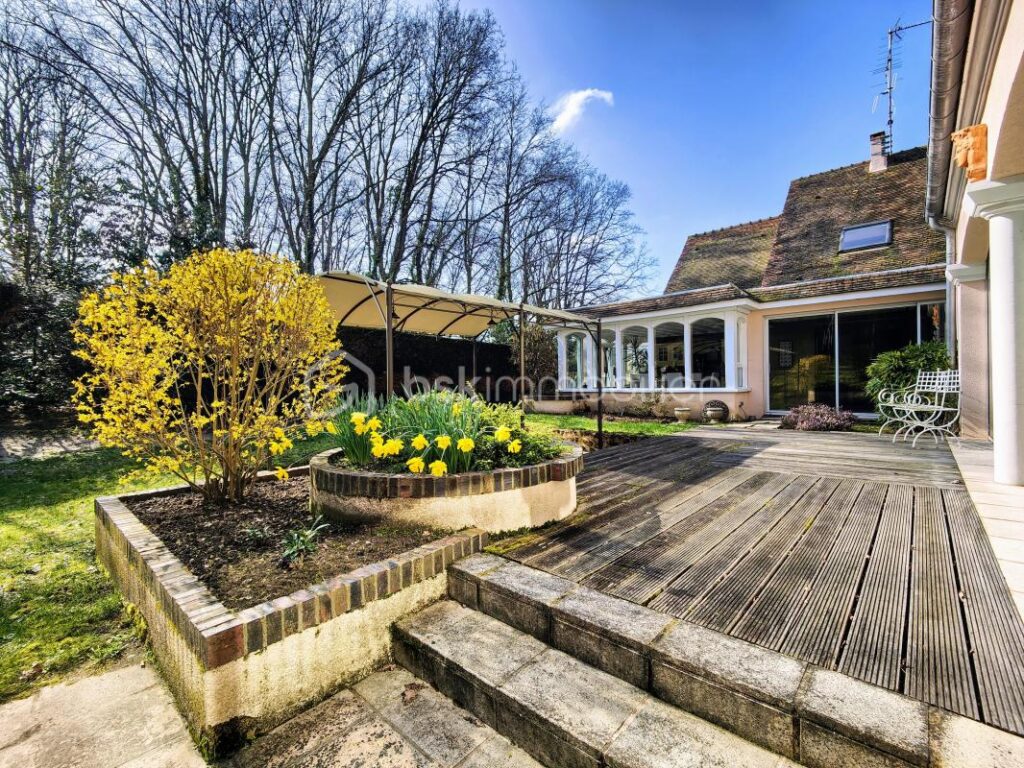 Au calme, grande maison familiale 6 ch av jardin clos arboré, terrasse et piscine couverte – 15 pièces – 6 chambres – 390 m²