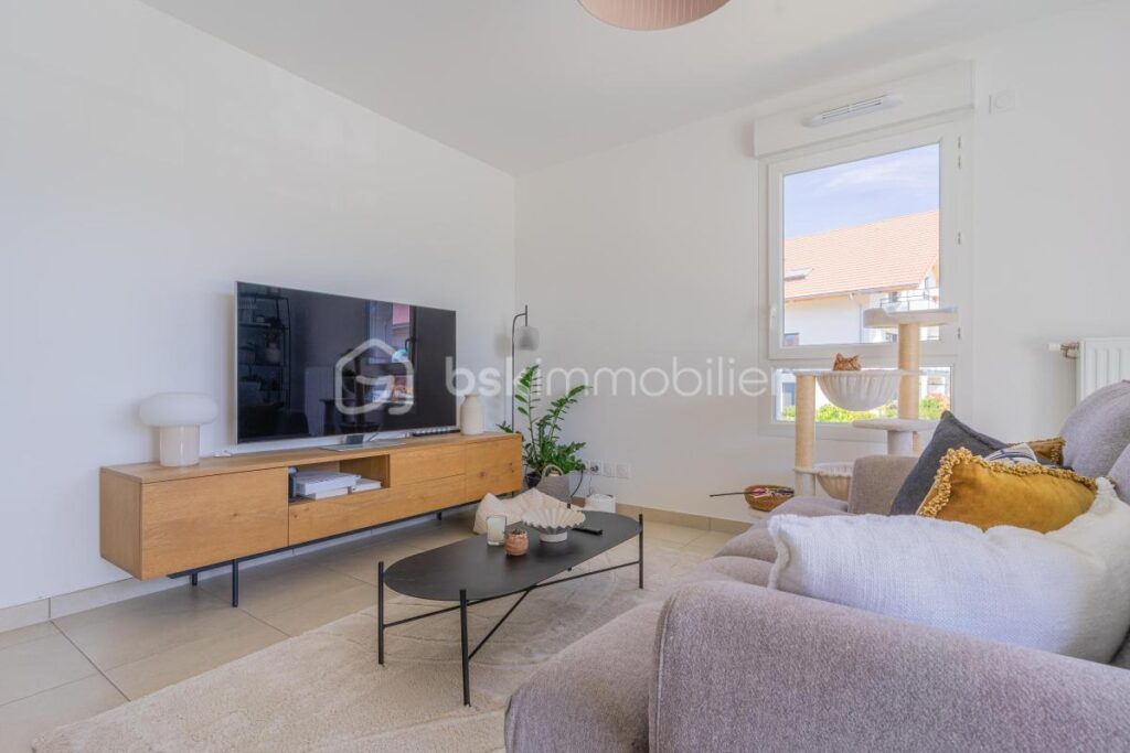 Superbe T3 récent (62m²) avec terrasse, vue montagnes, place de parking privative en sous-sol – Poisy (Brassilly) – 3 pièces – 2 chambres – 62 m²