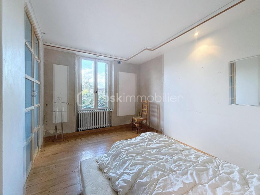 Charmante maison de ville sur 3 niveaux à fort potentiel!! – 5 pièces – 3 chambres – 116 m²