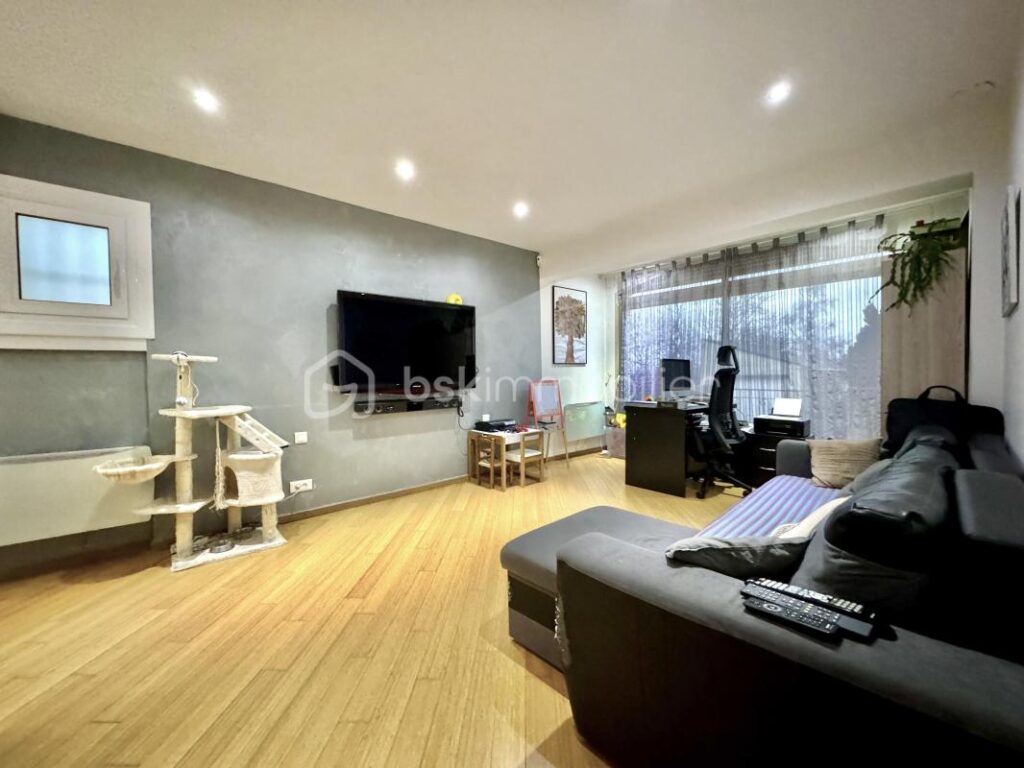 Fublaines – Maison d’architecte 200 m² + potentiel 250 m² – Terrain 3 500 m² – 8 pièces – 5 chambres – 192 m²