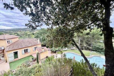 VILLA – PISCINE – PARC – MAISONNETTE – VILLAGE – 5 pièces – 4 chambres – 165 m²