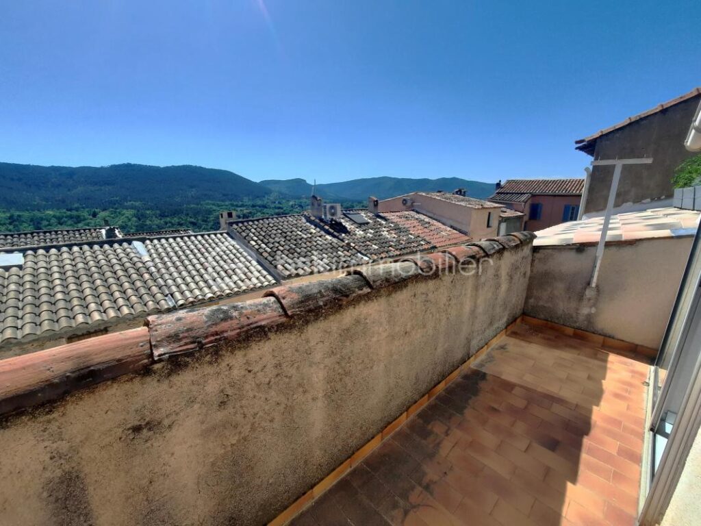 Maison de village au coeur du canton de Fayence – 4 pièces – 2 chambres – 61 m²