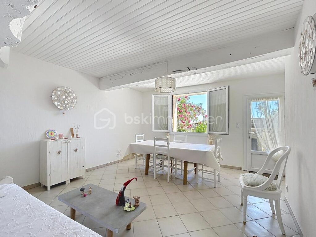 Maison à saisir – 4 pièces – 1 chambre – 85 m²