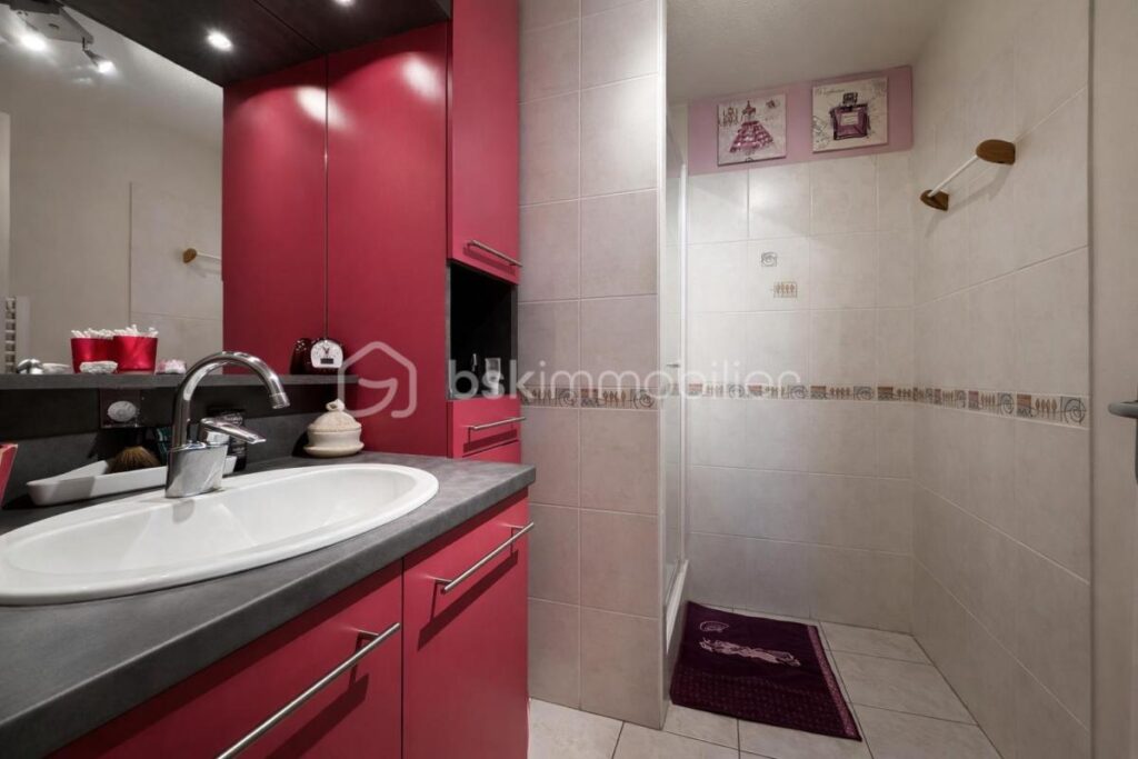 Appartement spacieux et lumineux avec terrasse et vue dégagée à Locminé – Garage – 3 pièces – 2 chambres – 73 m²