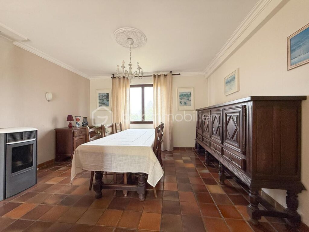 La Flosque : superbe potentiel niché dans un écrin de verdure – 5 pièces – 3 chambres – 119 m²