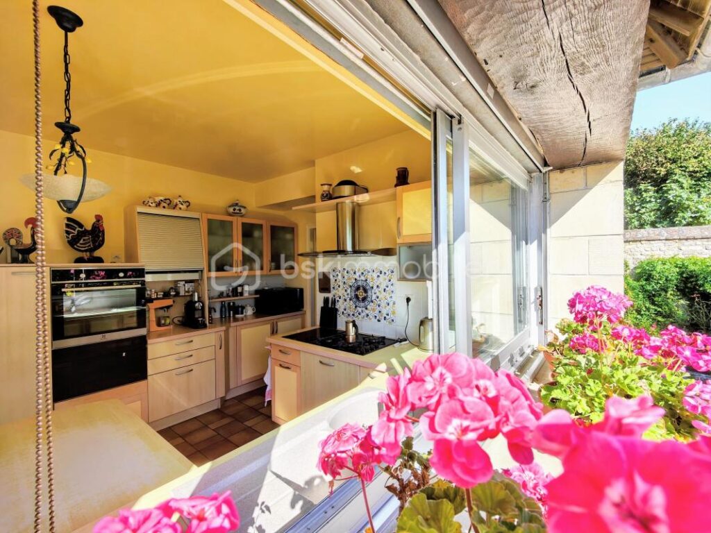 Plein centre, maison familiale av 5 ch sous-sol et jardin clos arboré ! – 8 pièces – 4 chambres – 180 m²