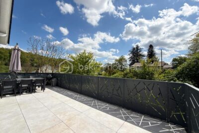 Maison contemporaine 2015 – 140m2 – 5,12 ares de terrain – 5 pièces – 4 chambres – 140 m²