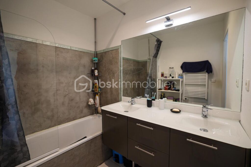 Appartement T2 bis – 54,40 m² – Dernier étage – Résidence sécurisée – 2 pièces – 1 chambre – 54 m²