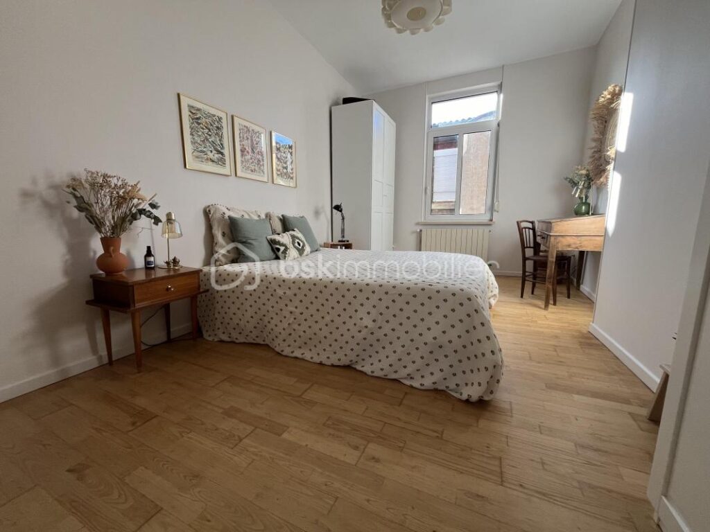 Appartement de charme rénové avec balcon – vue exceptionnelle Porte des Allemands – 4 pièces – 2 chambres – 79 m²