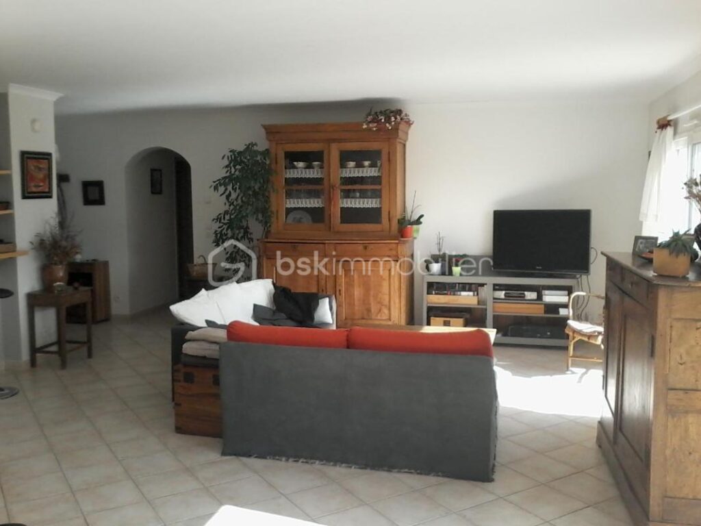 Maison sur la colline – 5 pièces – 4 chambres – 122 m²