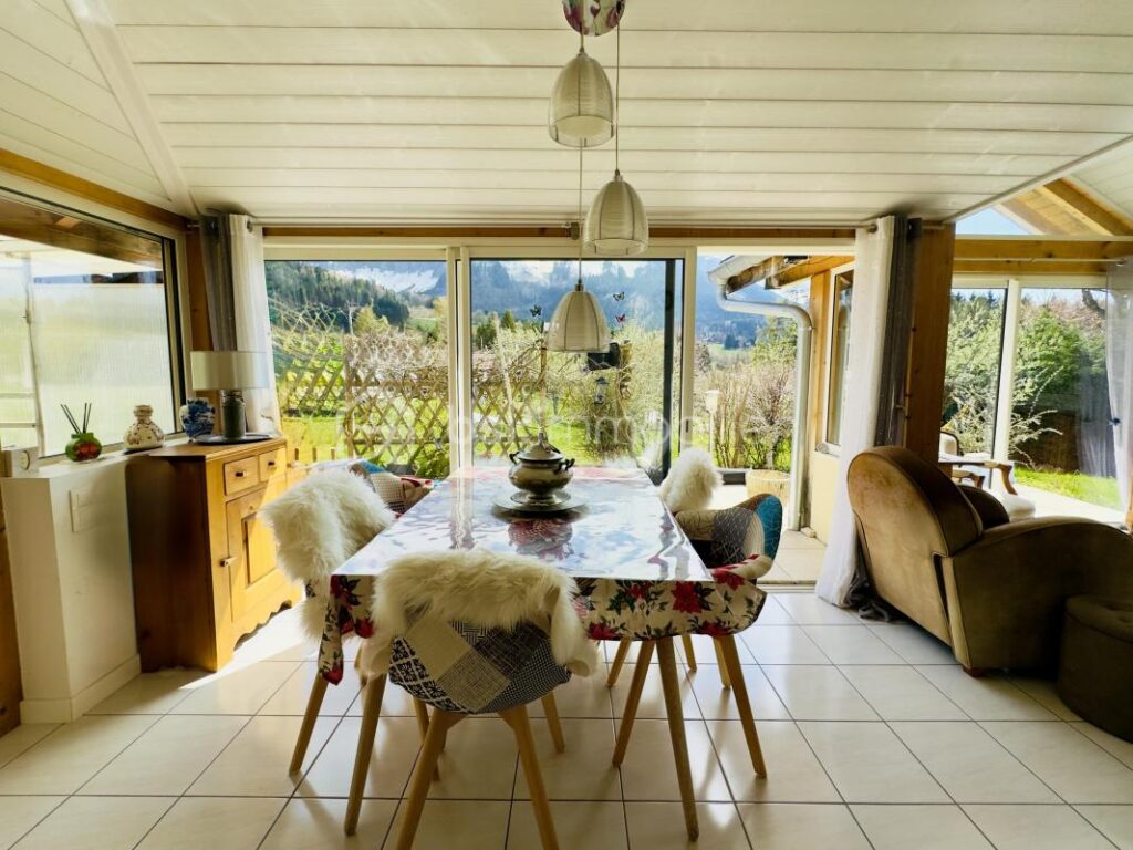 ✨ Saint Sixt – Maison familiale T6 rénovée avec vue montagnes, terrain de 1 262 m² ✨ – 6 pièces – 3 chambres – 128 m²