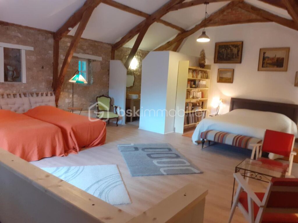 Évasion rustique en pleine campagne : sublime corps de ferme avec piscine et vaste terrain à Berganty – 15 pièces – 3 chambres – 374 m²