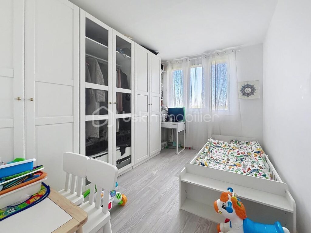 RARE EN CENTRE-VILLE – APPARTEMENT 3 PIÈCES RÉNOVÉ AVEC PARKING ET VUE SEINE – 3 pièces – 2 chambres – 64 m²