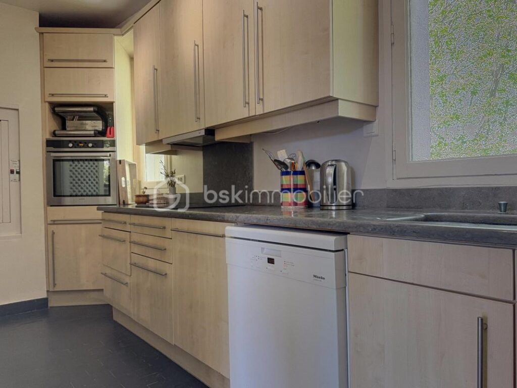 Appartement haut de gamme avec vue sur le Palais des Papes – 6 pièces – 5 chambres – 180 m²