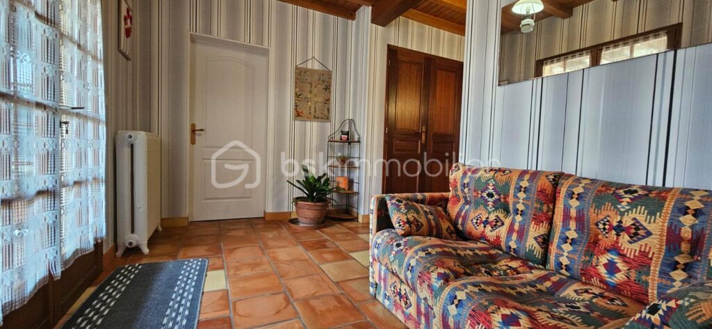 Havre de paix de 410m2 sur un terrain de 13000m2 avec Piscine – 11 pièces – 6 chambres – 410 m²