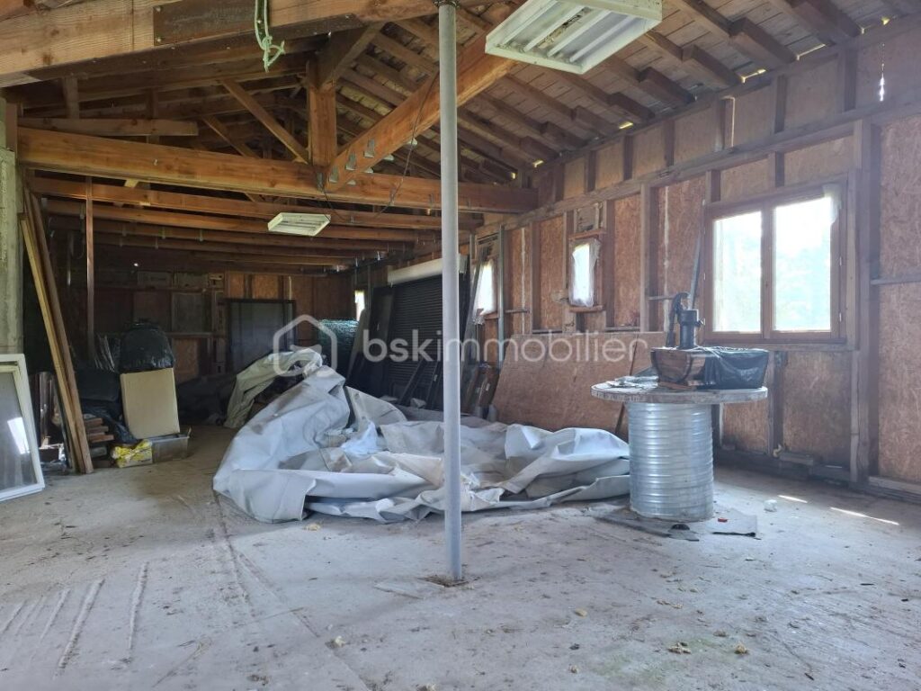 Maison à terminer de 160 m² – Vue campagne – Pessac-sur-Dordogne (33890) – 1 pièce – 4 chambres – 160 m²