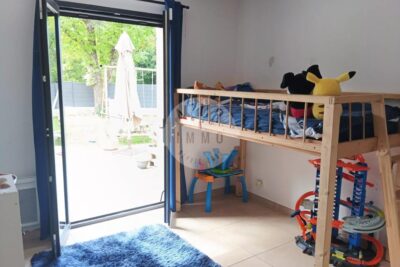 Maison plain-pied T4 récente plan d&rsquo;Aups terrain plat 887 mètres carrés – 4 pièces – 3 chambres – 93 m²