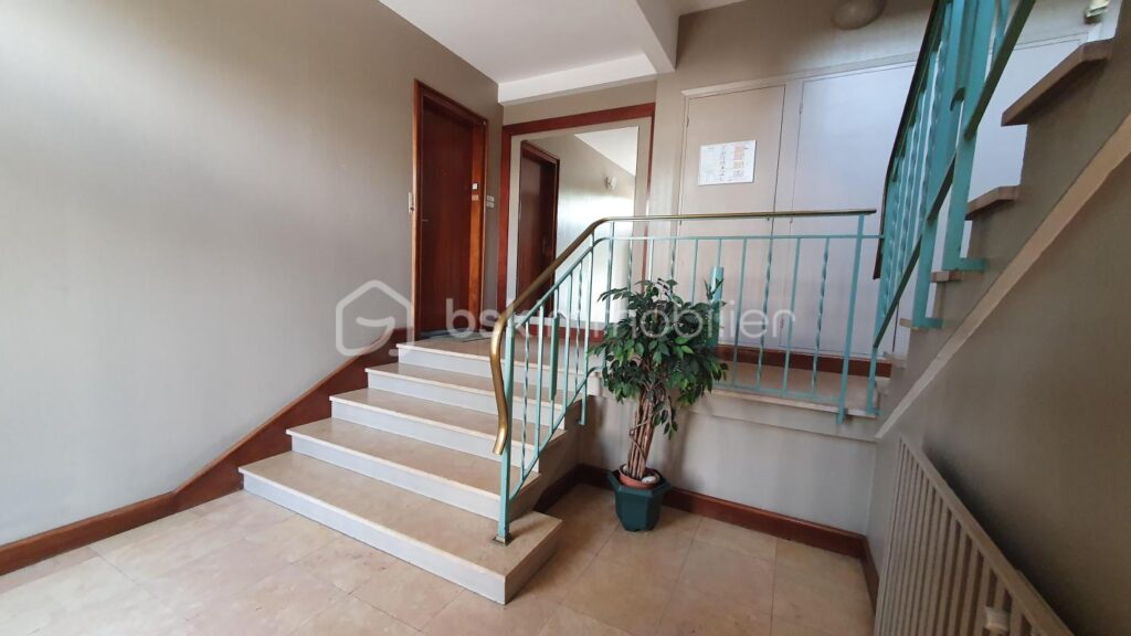 LES GOBELINS / APPARTEMENT DE 100M² / GARAGE / CAVE – 4 pièces – 2 chambres – 100 m²