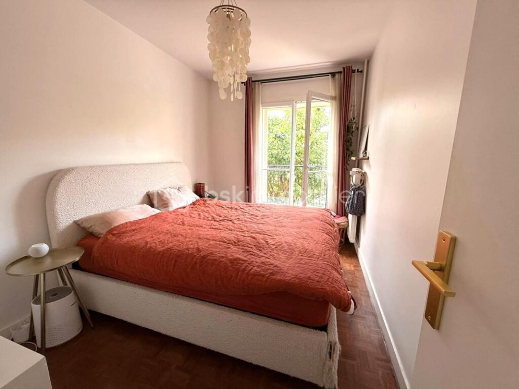 Pantin — Appartement 4 pièces traversant 69,47 m², en parfait état, balcon, cave et parking – 3 pièces – 2 chambres – 69 m²