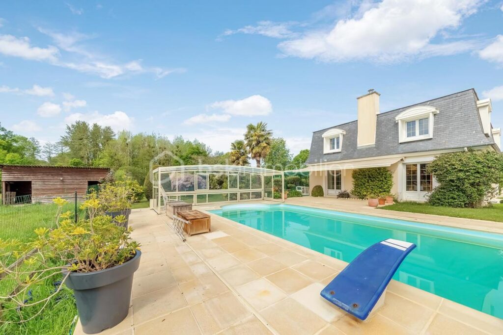 Maison d’exception de 200 m² avec piscine et domaine de 15 000 m² – Cadre naturel préservé – Le Mesnil-Roch (axe Rennes-Saint Malo) – 9 pièces – 5 chambres – 200 m²