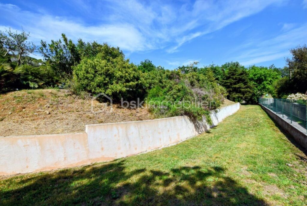 Superbe villa de 148 m2 sur une terrain de 2400 m2 – 5 pièces – 4 chambres – 148 m²
