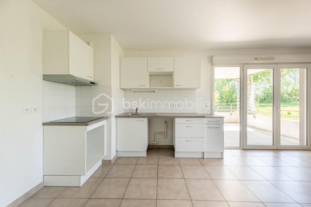 Joli T3 en étage avec terrasse couverte et vue dégagée / Stationnement privatif en sous-sol – 3 pièces – 2 chambres – 64 m²