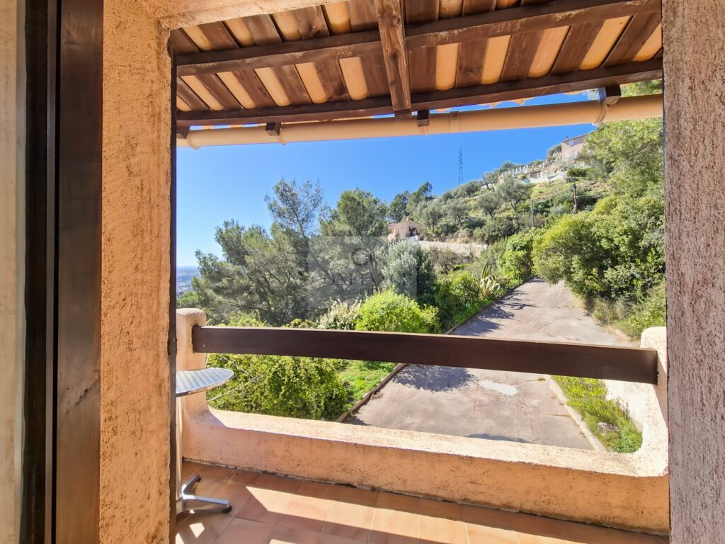 Maison – 7 pièces – 5 chambres – 164 m²