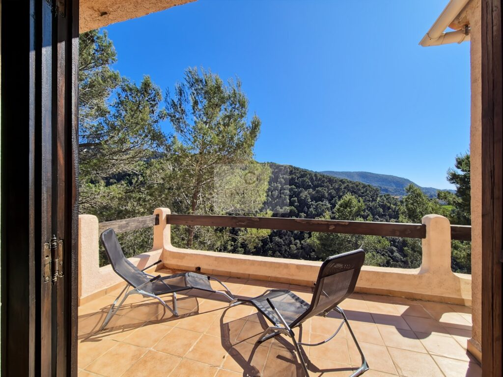 Maison – 7 pièces – 5 chambres – 164 m²