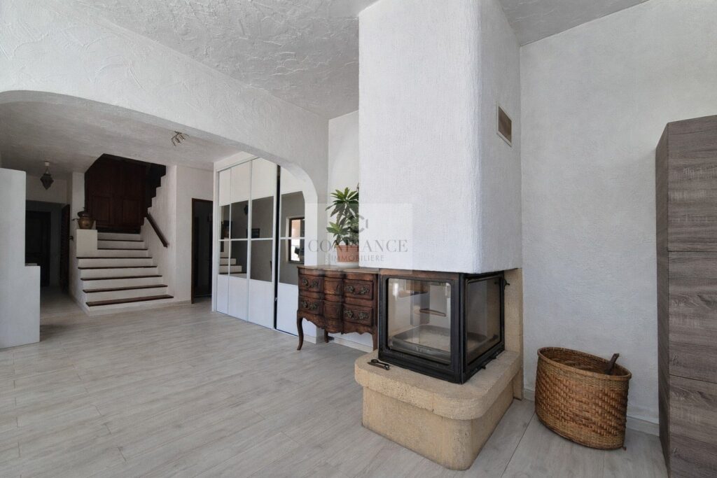 Maison – 7 pièces – 5 chambres – 164 m²