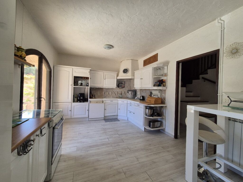 Maison – 7 pièces – 5 chambres – 164 m²