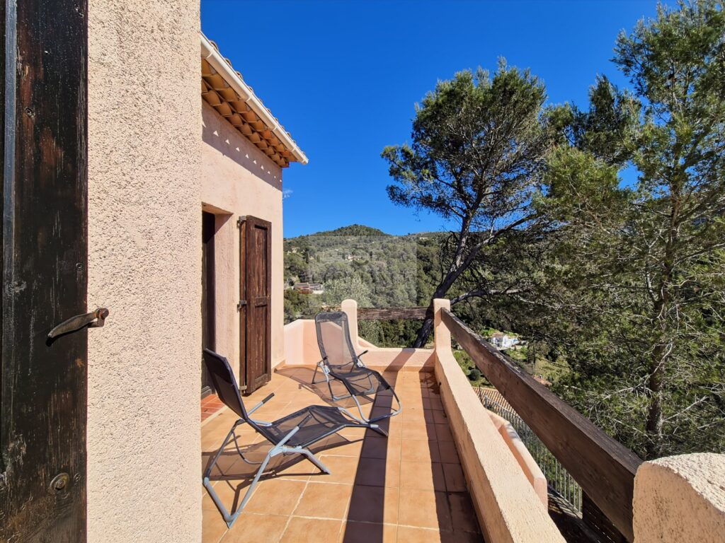 Maison – 7 pièces – 5 chambres – 164 m²