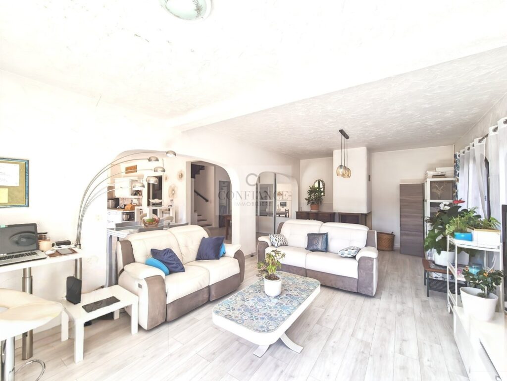 Maison – 7 pièces – 5 chambres – 164 m²