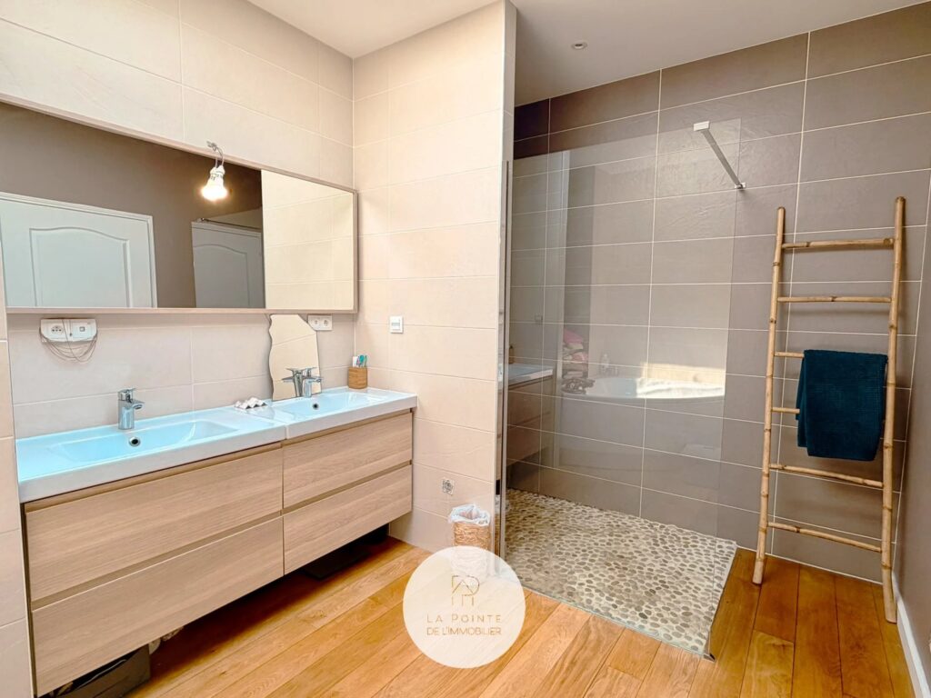 Maison de plain-pied 191 m² avec studio indépendant et grand jardin à Saint-Alban, à 5 min de Pléneuf-Val-André – 8 pièces – 6 chambres – 191 m²
