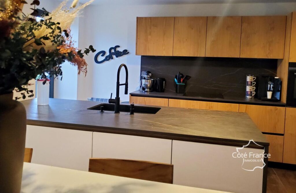 Domaine de prestige: 5 hectares avec maison rénovée, chambre – 12 pièces – 6 chambres – 394 m²