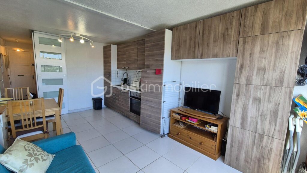 A VENDRE APPARTEMENT STUDIO CABINE DE 26M² A SAINT CYPRIEN PLAGE – LES CAPELLANS – PARKING PRIVE – PISCINE – PROCHE DE LA PLAGE ET DES COMMERCES – 1 pièce – NR chambres – 26 m²