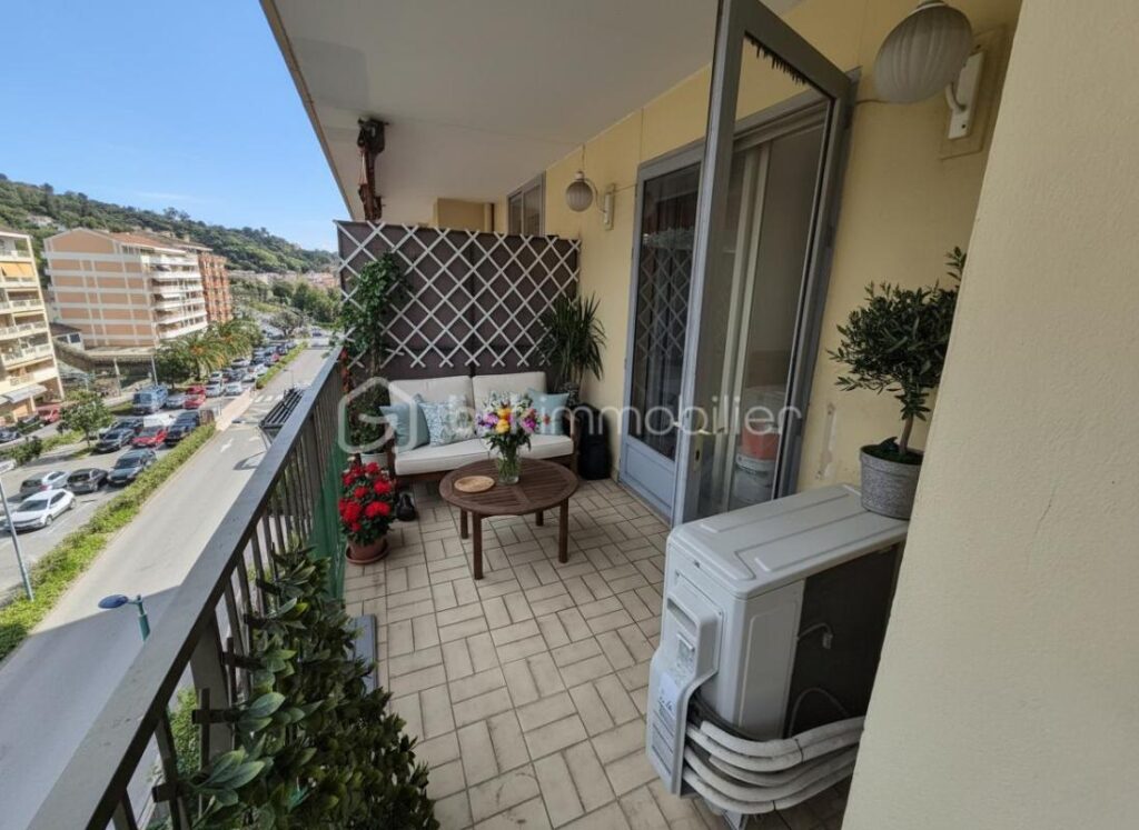 Magnifique 3 pièces entièrement refait avec grande terrasse – 3 pièces – 2 chambres – 65 m²