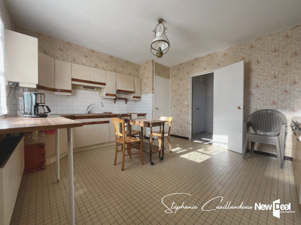 Grande maison à rénover sur grand terrain plat sur les hauteurs d’Aix les Bains – 7 pièces – 5 chambres – 177 m²