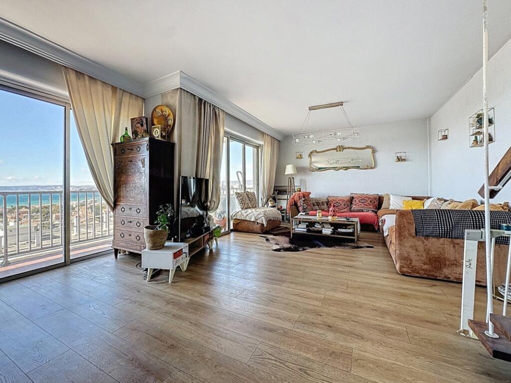 T4/5 Pointe Rouge VUE MER EXCEPTIONNELLE avec GrandeTerrasse – 6 pièces – 3 chambres – 155 m²