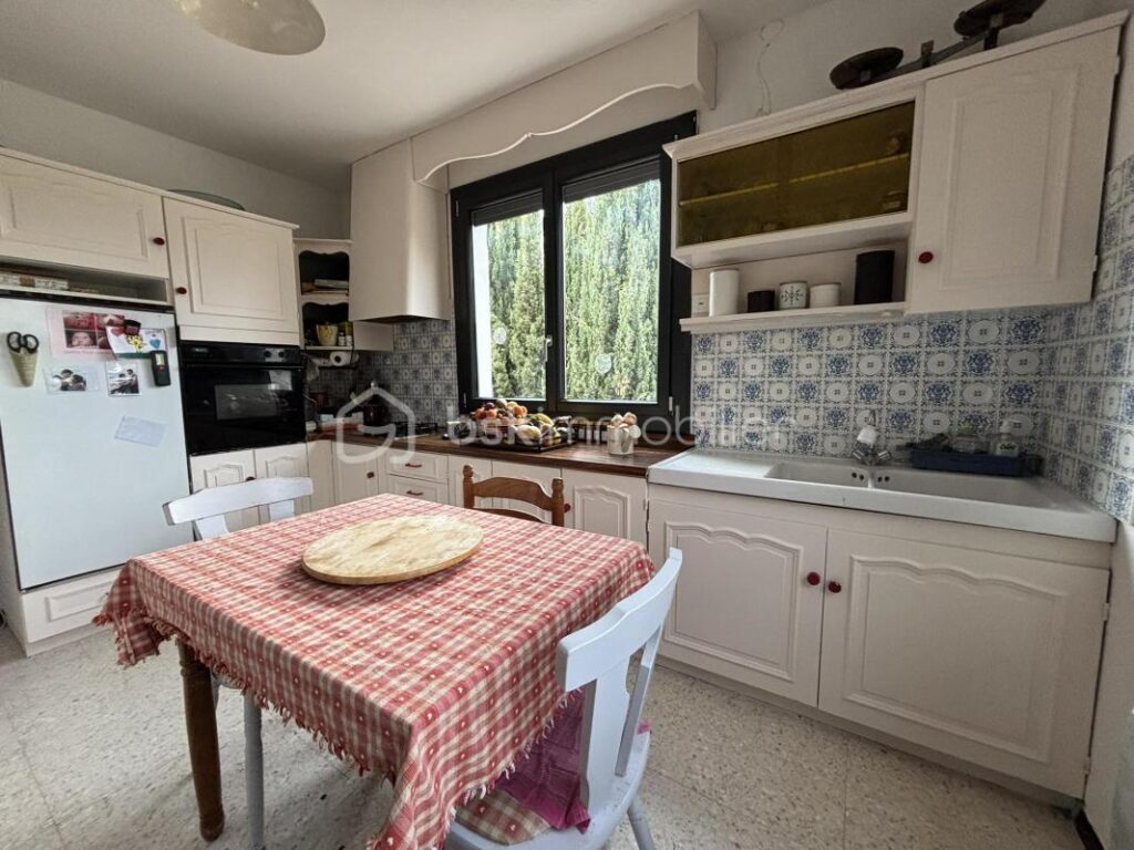 VILLA TRADITIONNELLE – VUE DEGAGEE – 5 pièces – 2 chambres – 160 m²