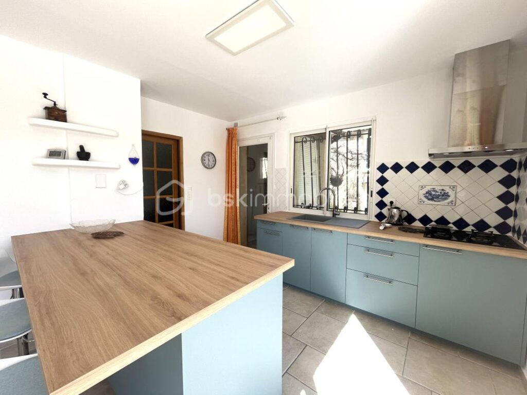 VILLA T4 + T2 – Saint Paul En Forêt – Vue exceptionnelle, au calme avec un fort potentiel ! – 6 pièces – 4 chambres – 145 m²