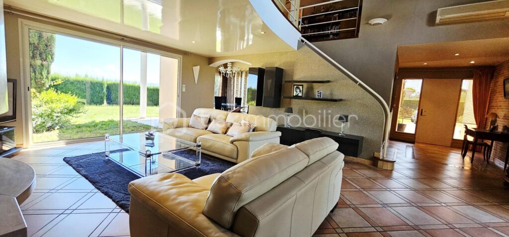 Villa d&rsquo;architecte – 7 pièces – 4 chambres – 181 m²