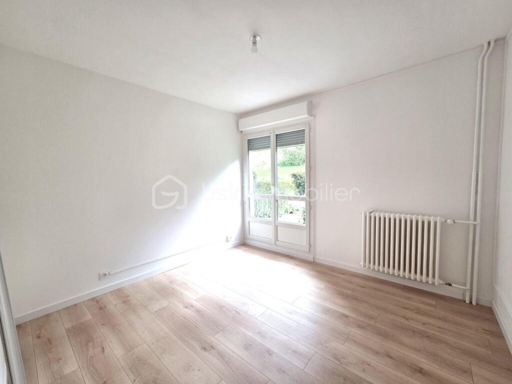 Appartement T3 Voiron 175 000 € – 4 pièces – 2 chambres – 71 m²