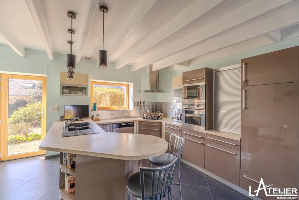 Maison en pierres bon état fort potentiel, atypique – 9 pièces – 5 chambres – 273 m²