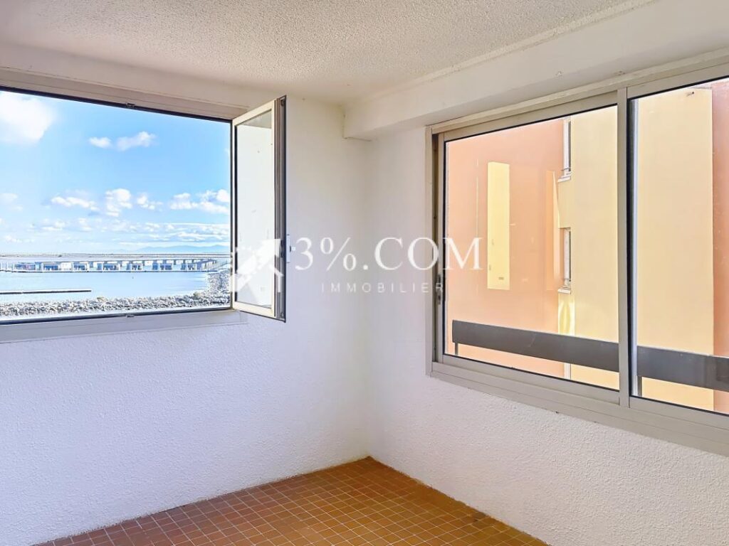 Appartement T2- belle vue sur le Port & les bateaux – parkin – 3 pièces – 1 chambre – 43 m²