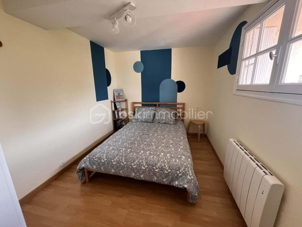 Maison 5 chambres sur jardin clos – GESTE – 260 000 € HAI – 8 pièces – 5 chambres – 166 m²