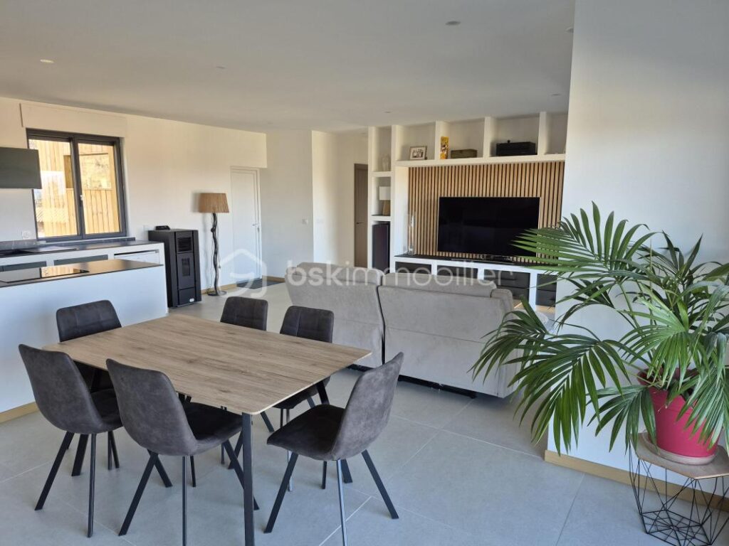 Ensemble Immobiler d&rsquo;exception composé de deux maisons neuves contemporaines + un terrain constructible en Haute Provence : Ideal investisseur – 12 pièces – 8 chambres – 300 m²