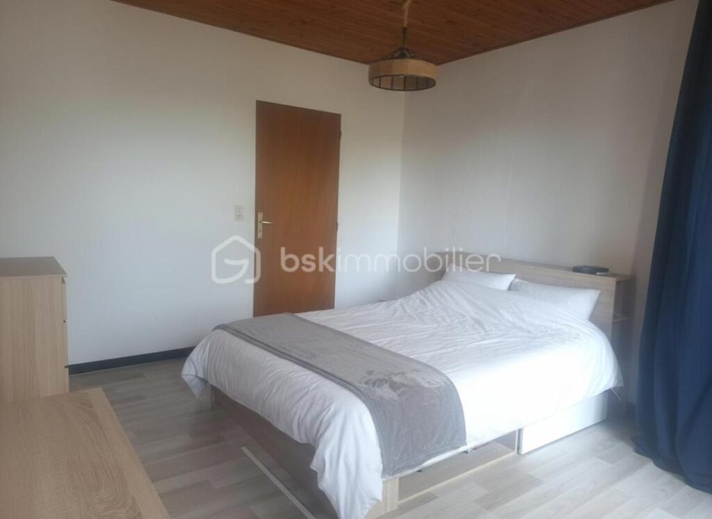 VILLA 155M² AVEC PISCINE – APPARTEMENT INDEPENDANT 35M² – 7 pièces – 5 chambres – 190 m²