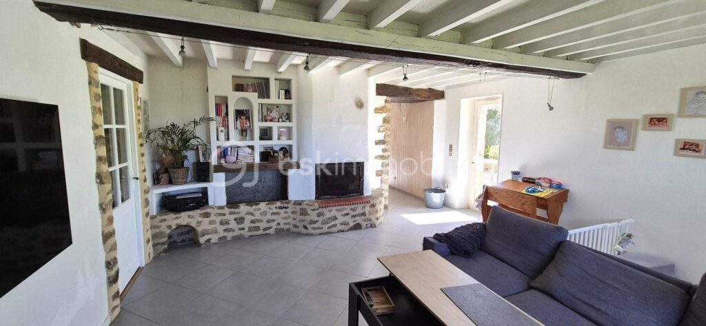 Maison de caractère en pierre rénovée – 7 pièces – 4 chambres – 165 m²