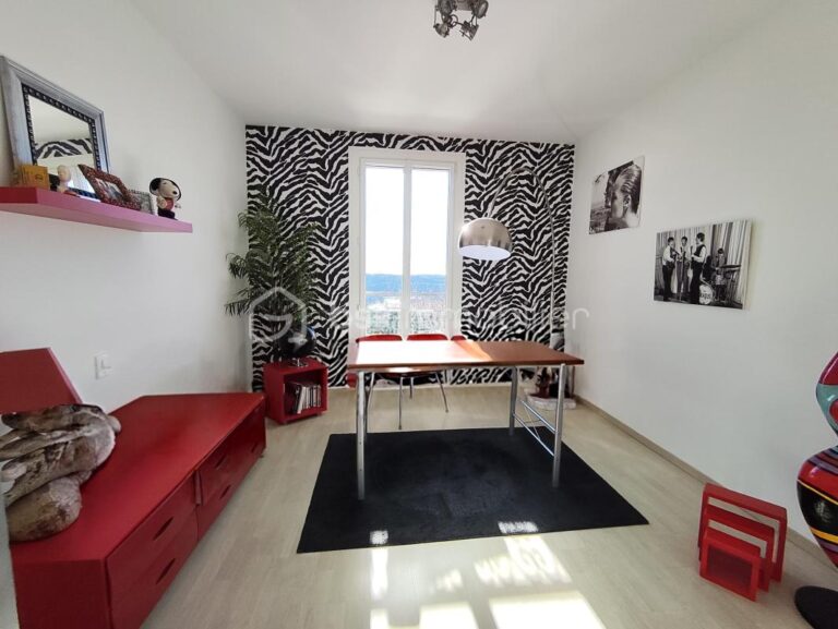 Villa d’exception 270m², 2 appartements, piscine, vue – 7 pièces – 5 chambres – 264 m²